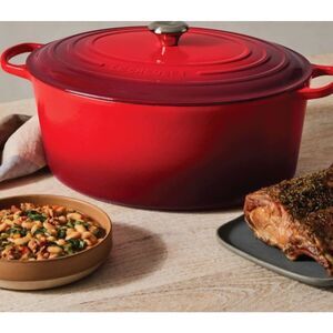 Le Creuset Signature Oval 6 3/4QT Casserole- Cerise
